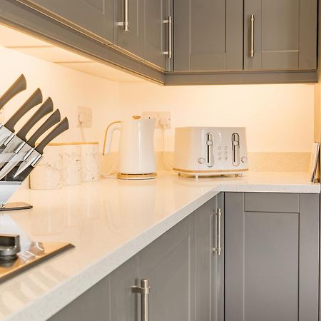 Beautifully Done 5 Bed Barn Conversion In Heswall - Sleeps Up To 10 المظهر الخارجي الصورة
